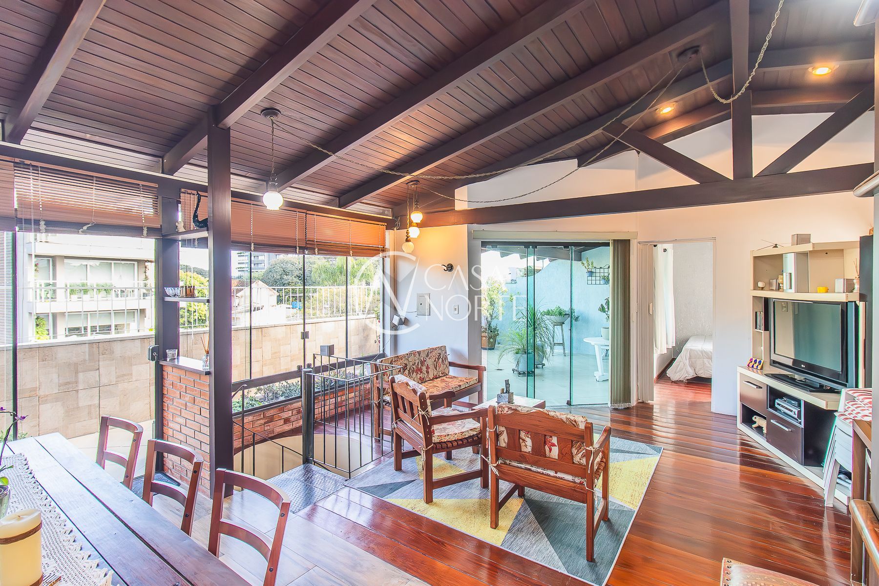 Cobertura à venda com 3 quartos, 161m², 2 vagas, Rua Grão Pará no bairro Menino Deus em Porto Alegre