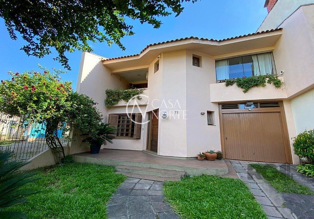 Casa à venda com 4 quartos, 254m², 2 suítes, 3 vagas, Rua Hipólito da Costa no bairro Santa Tereza em Porto Alegre