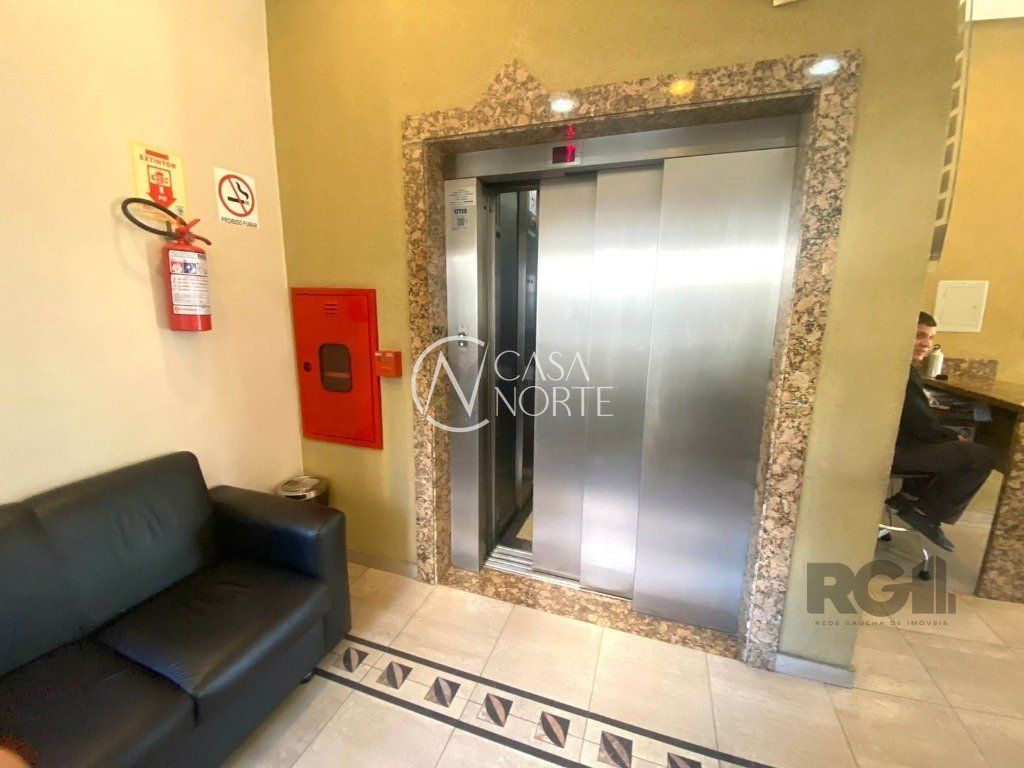 Sala Comercial à venda , 30m², 1 vaga, Rua José de Alencar no bairro Menino Deus em Porto Alegre