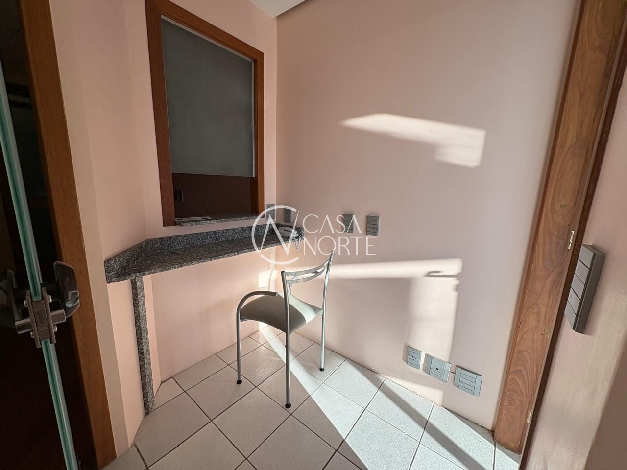 Sala Comercial à venda com 2 quartos, 41m², 1 vaga, Avenida Getúlio Vargas no bairro Menino Deus em Porto Alegre
