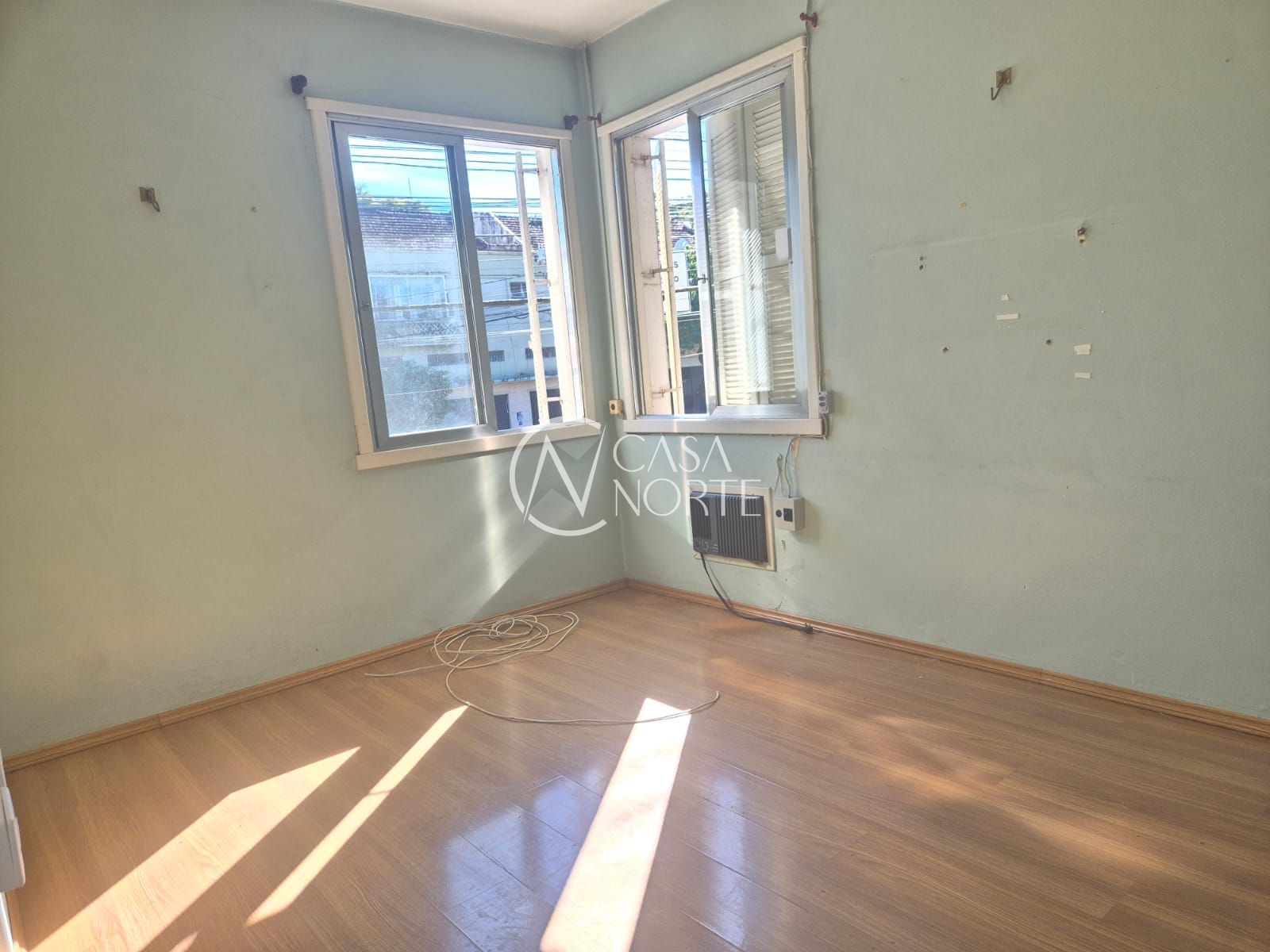 Casa à venda com 3 quartos, 260m², 3 vagas, Avenida Teresópolis no bairro Teresópolis em Porto Alegre