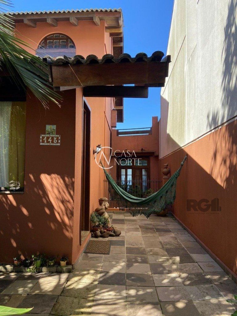Casa de Condomínio à venda com 2 quartos, 331m², 1 suíte, 4 vagas, Rua Alcebíades Antônio dos Santos no bairro Nonoai em Porto Alegre