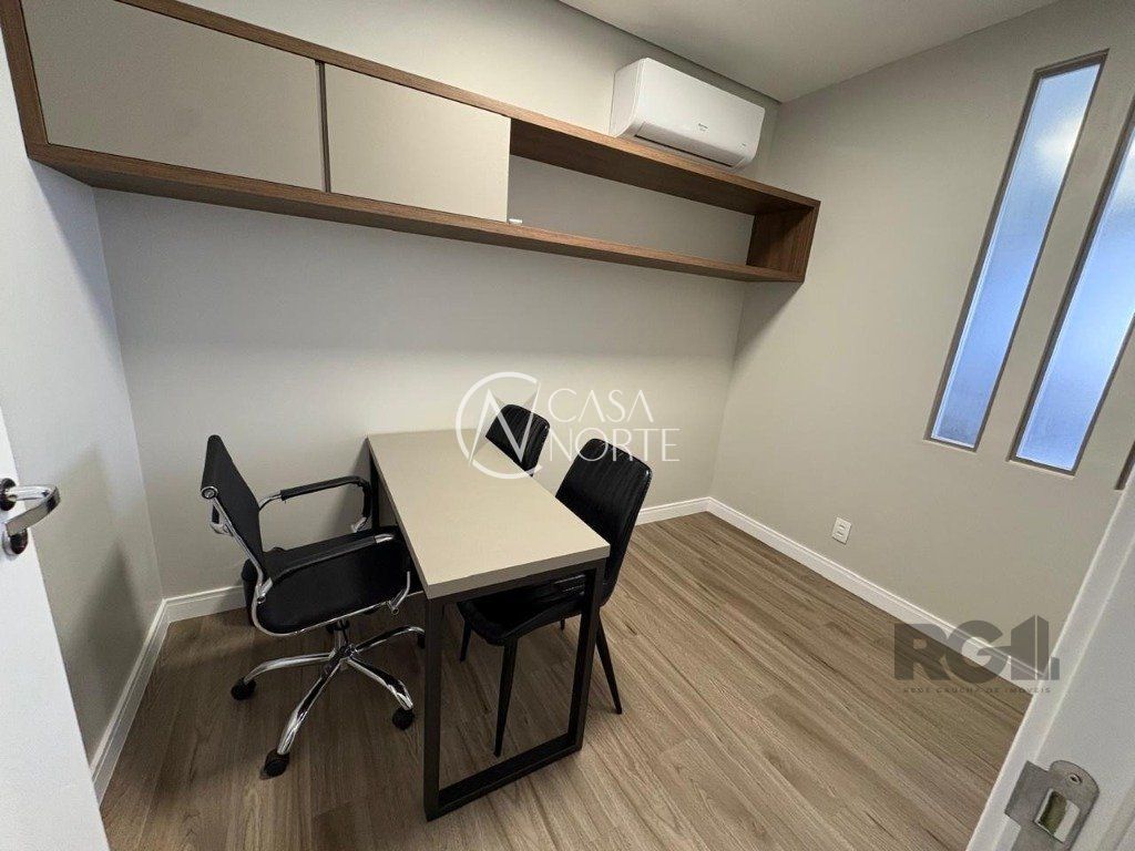 Sala Comercial à venda , 39m², 1 vaga, Avenida Luiz Manoel Gonzaga no bairro Três Figueiras em Porto Alegre