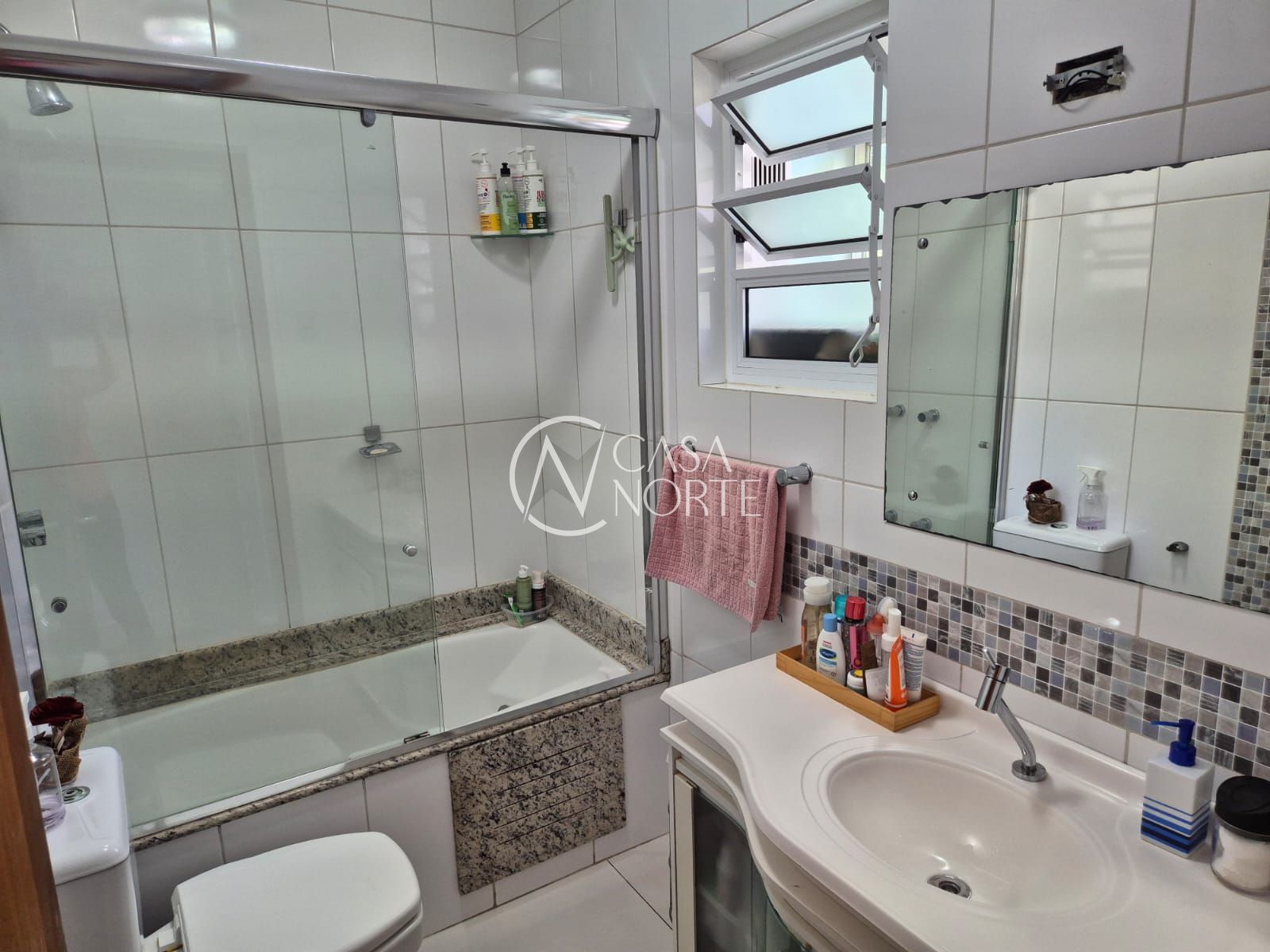 Apartamento à venda com 2 quartos, 68m², 1 vaga, Avenida Ipiranga no bairro Menino Deus em Porto Alegre