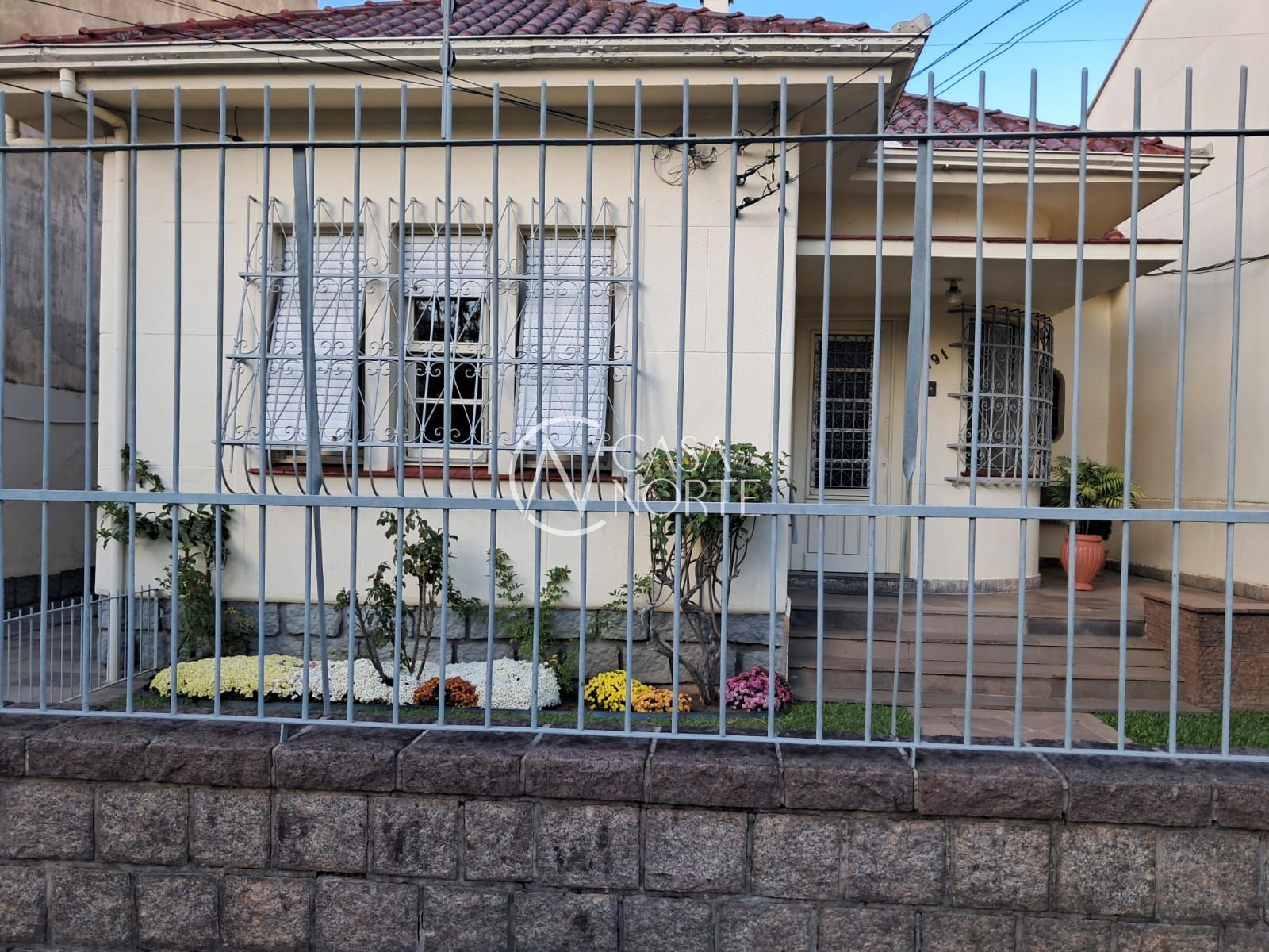 Casa à venda com 3 quartos, 123m², 1 suíte, 3 vagas, Avenida Bastian no bairro Menino Deus em Porto Alegre