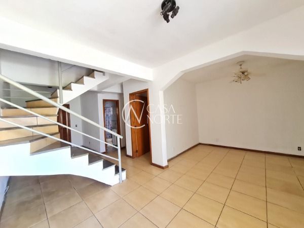 Casa à venda com 3 quartos, 98m², 1 vaga, Rua Azise Pedro Falcão no bairro Hípica em Porto Alegre