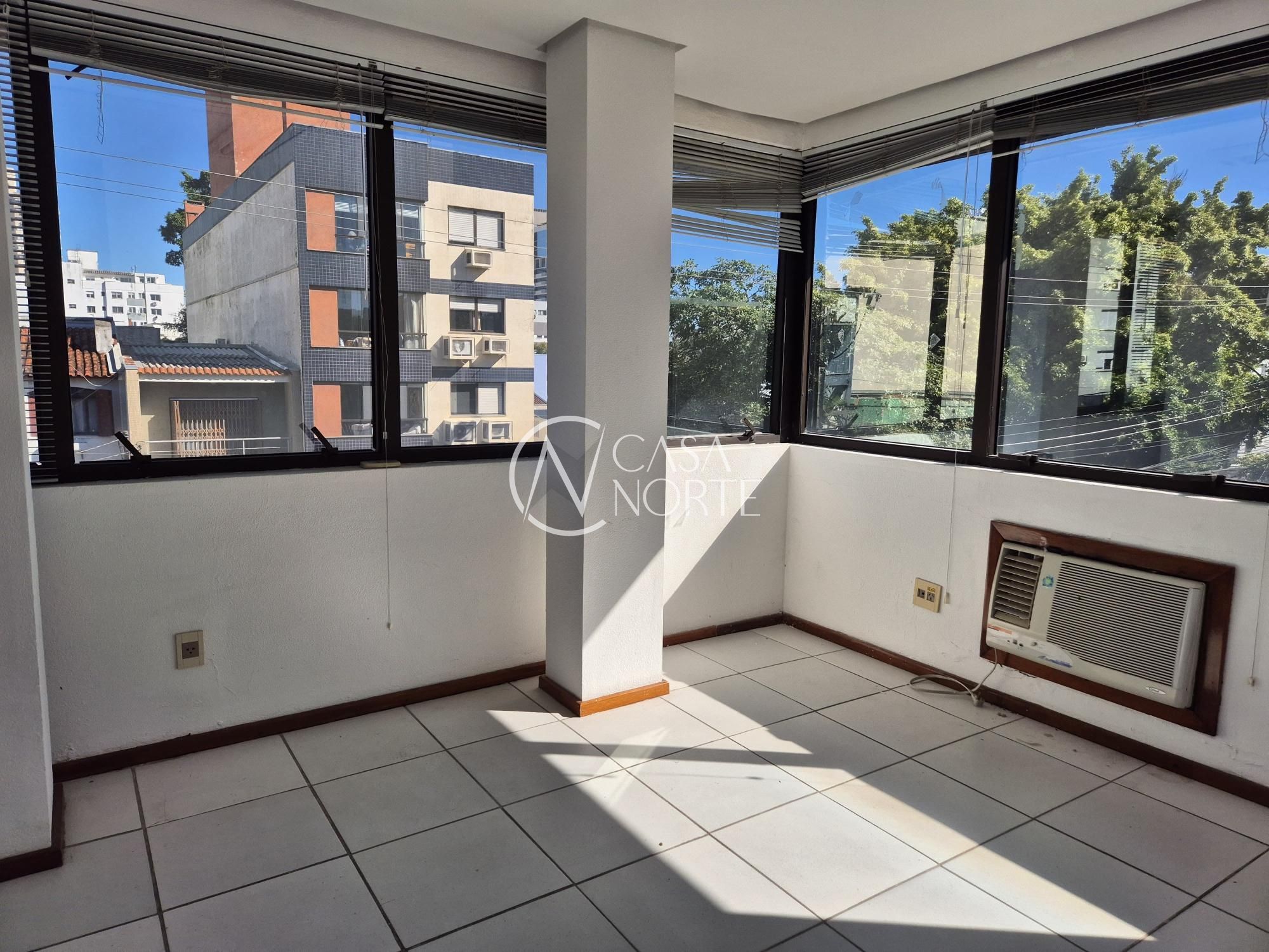 Conjunto Comercial à venda com 7 quartos, 175m², 2 vagas, Rua Bernardo Pires no bairro Santana em Porto Alegre