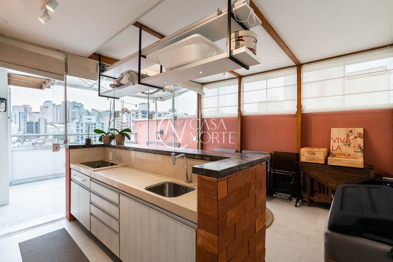 Cobertura à venda com 2 quartos, 117m², 1 vaga, Rua Sarmento Leite no bairro Cidade Baixa em Porto Alegre