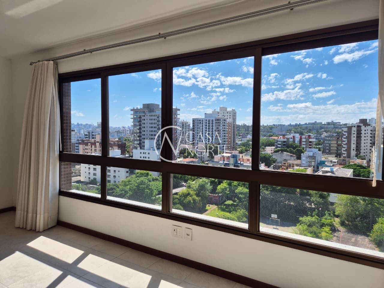 Apartamento à venda com 3 quartos, 86m², 1 suíte, 2 vagas, Rua Gonçalves Dias no bairro Menino Deus em Porto Alegre