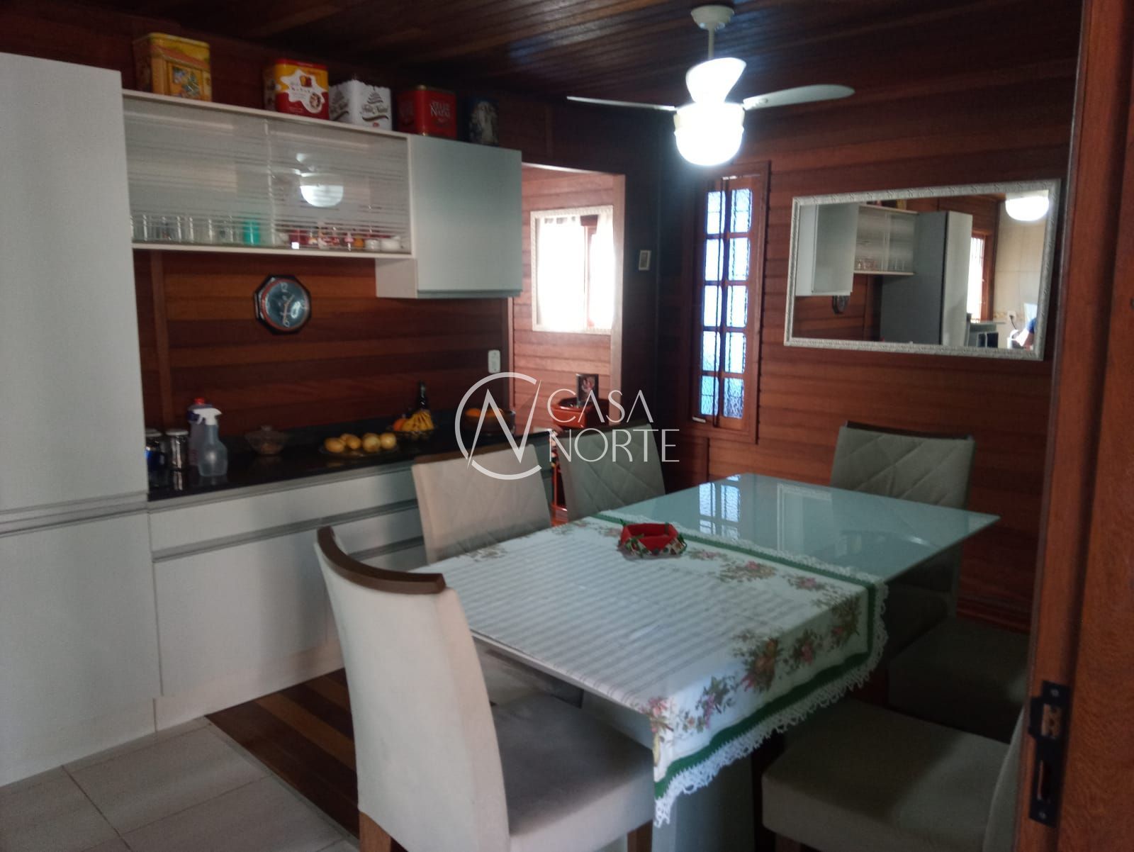 Casa à venda com 3 quartos, 108m², 1 vaga, Praça Frederico Westphalen no bairro Cavalhada em Porto Alegre