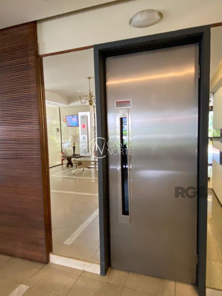 Apartamento à venda com 3 quartos, 99m², 1 vaga, Rua Vinte e Quatro de Outubro no bairro Moinhos de Vento em Porto Alegre