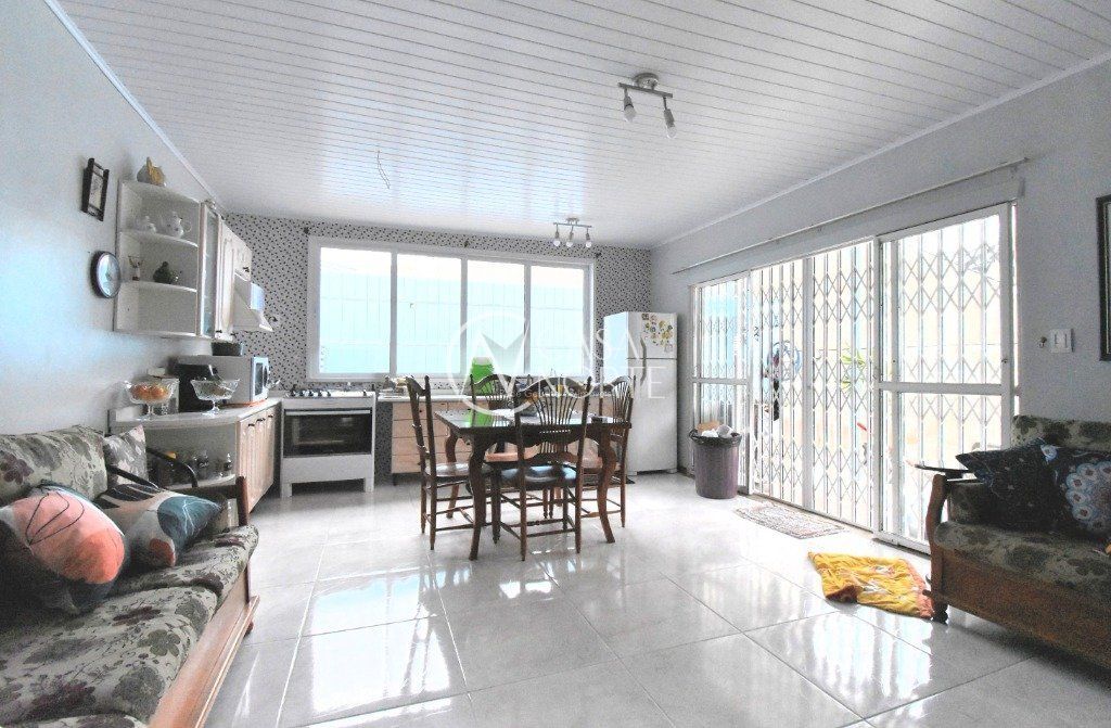 Casa à venda com 4 quartos, 270m², Avenida da Azenha no bairro Azenha em Porto Alegre