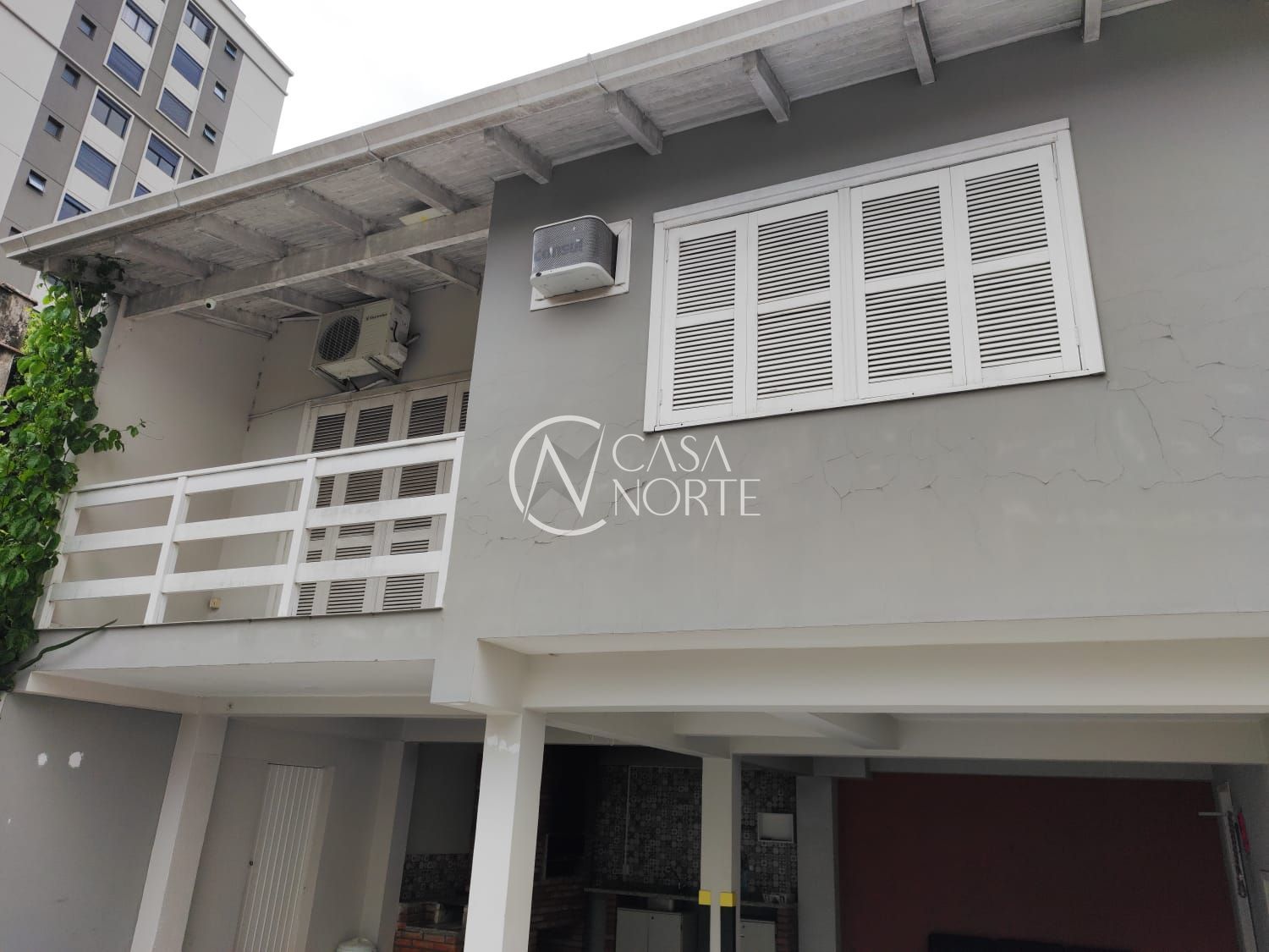 Casa à venda com 4 quartos, 371m², 4 vagas, Rua General Caldwell no bairro Menino Deus em Porto Alegre