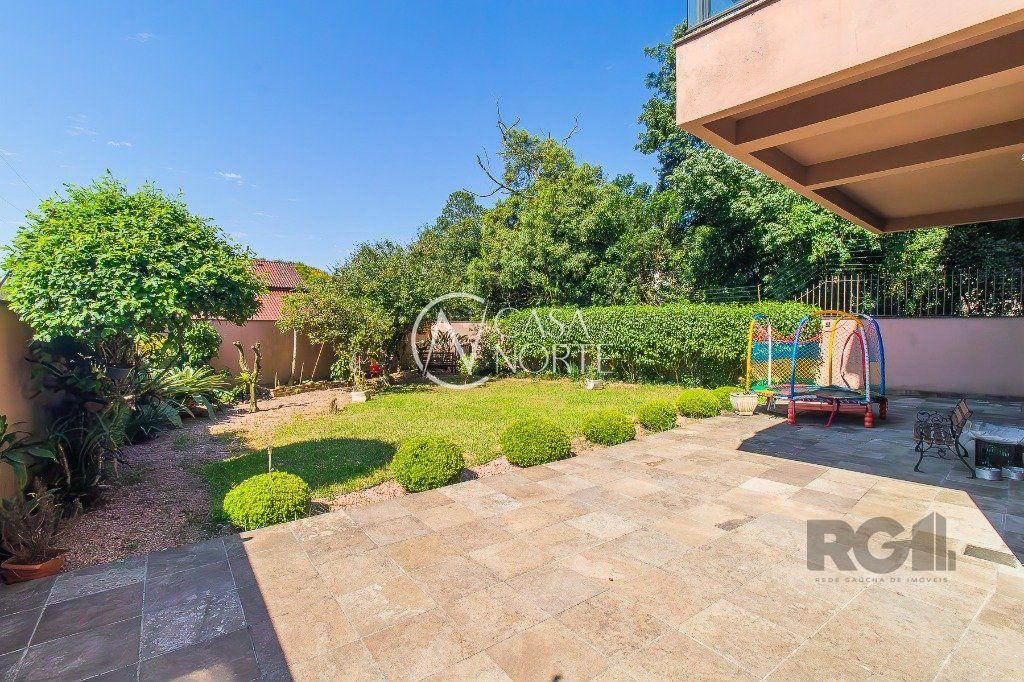Casa à venda com 3 quartos, 350m², 1 suíte, 2 vagas, Rua Sady Barros Hofmeister no bairro Teresópolis em Porto Alegre