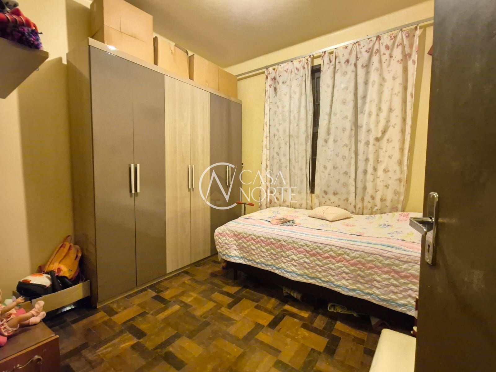 Casa à venda com 3 quartos, 148m², 3 vagas, Rua Capitão Padilha no bairro Cascata em Porto Alegre