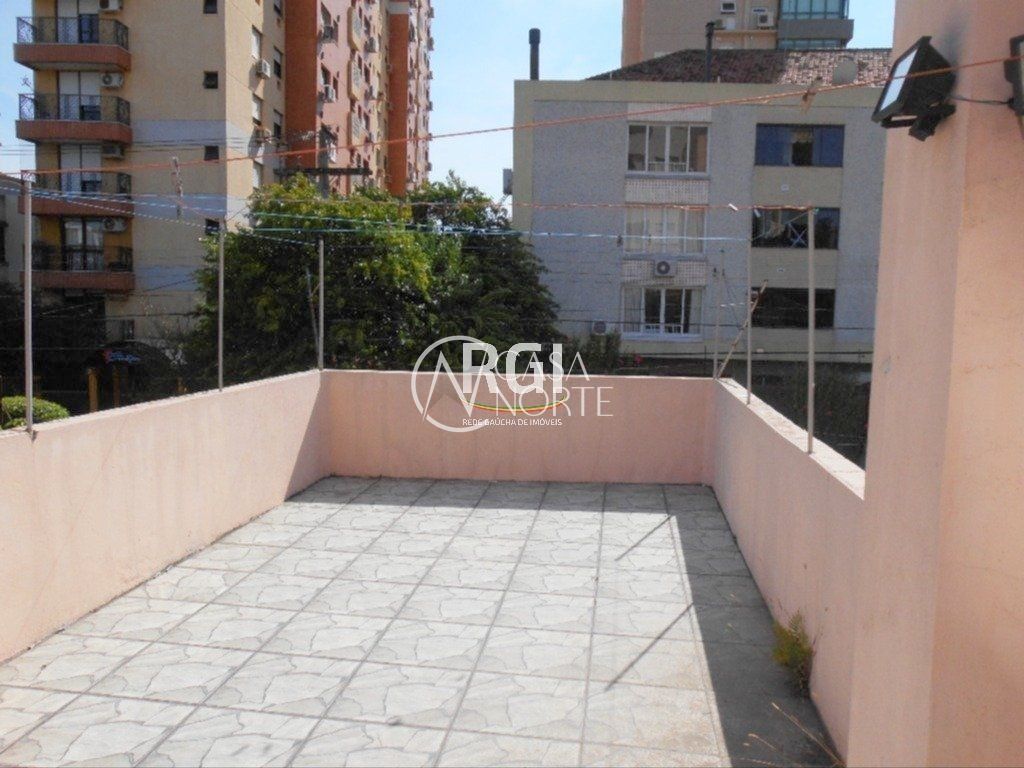 Casa à venda com 3 quartos, 100m², 1 vaga, Rua Doutor Oscar Bittencourt no bairro Menino Deus em Porto Alegre