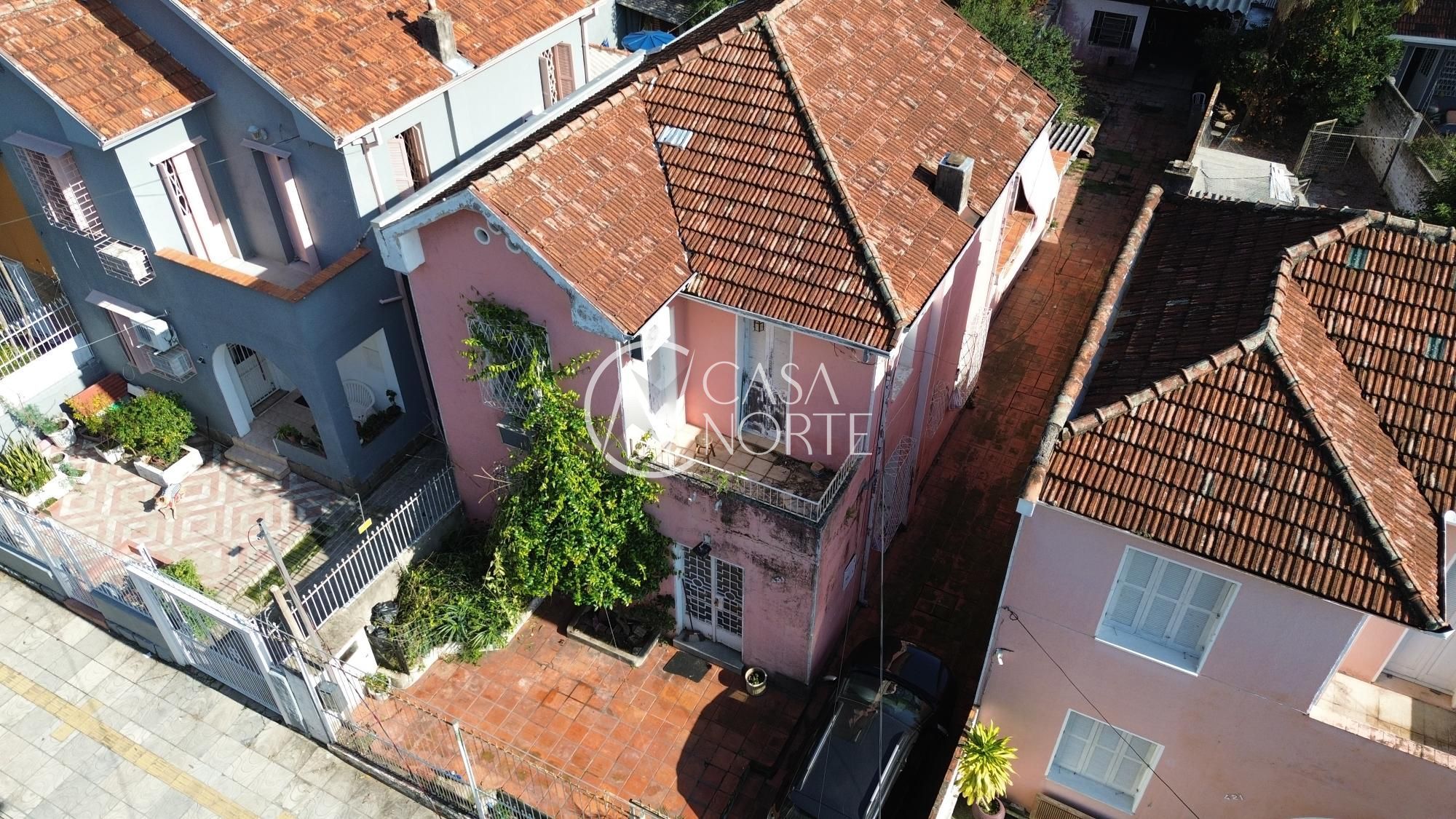 Casa à venda com 3 quartos, 109m², 3 vagas, Rua Doutor Oscar Bittencourt no bairro Menino Deus em Porto Alegre