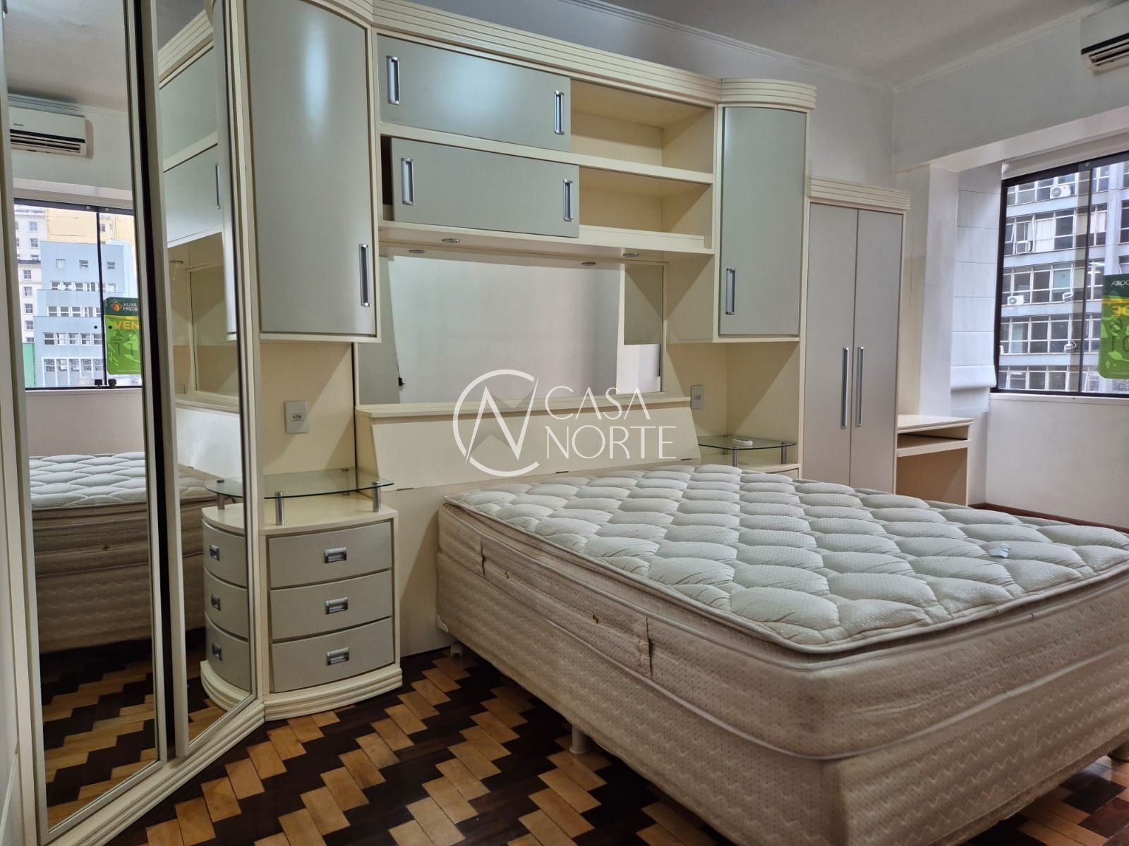 Apartamento à venda com 3 quartos, 101m², Rua General Andrade Neves no bairro Centro Histórico em Porto Alegre