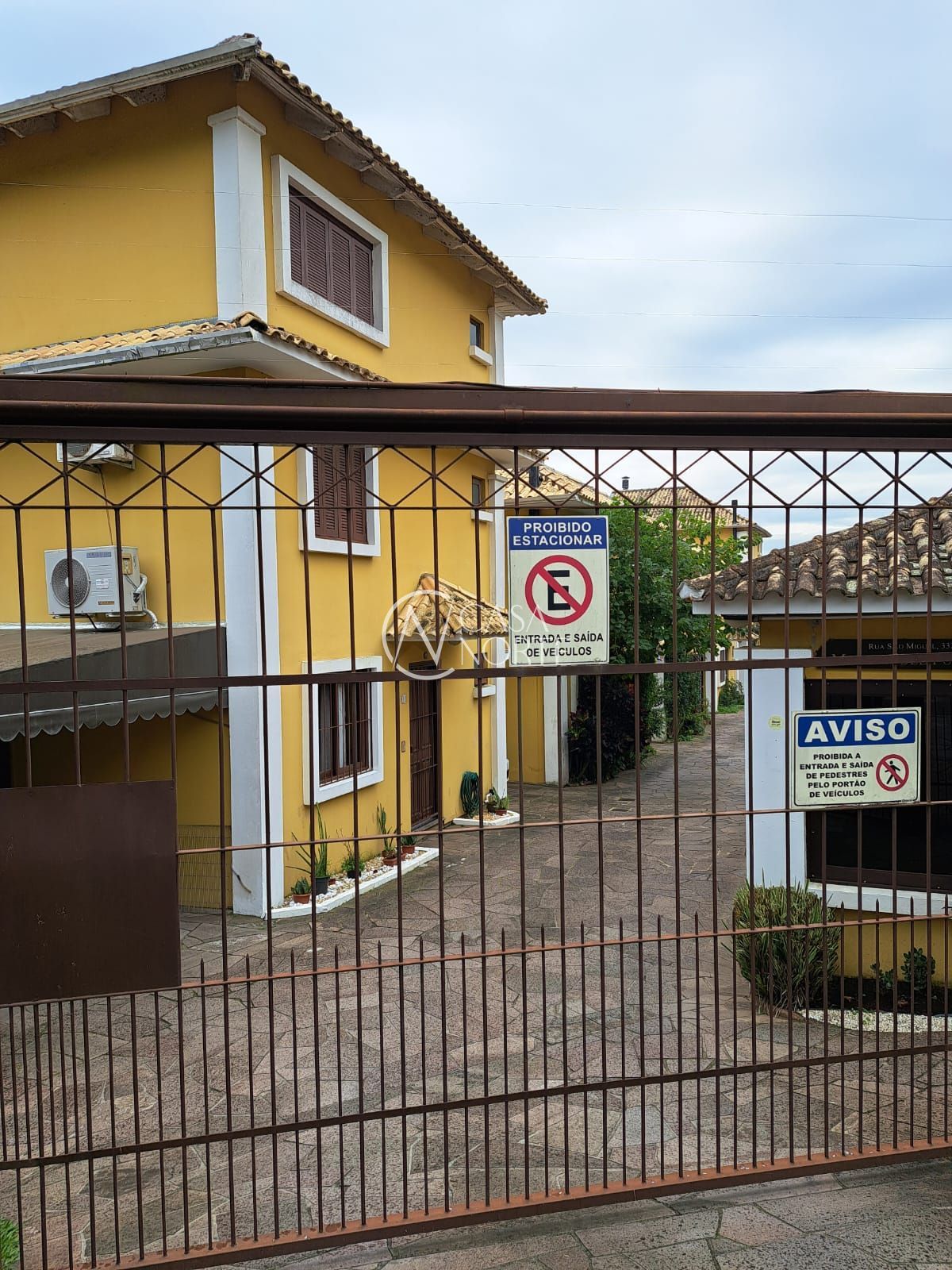 Casa de Condomínio à venda com 3 quartos, 102m², 1 vaga, Rua São Miguel no bairro Coronel Aparício Borges em Porto Alegre