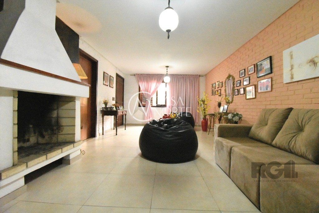 Casa à venda com 5 quartos, 290m², 1 suíte, 3 vagas, Rua Gonçalves Dias no bairro Menino Deus em Porto Alegre