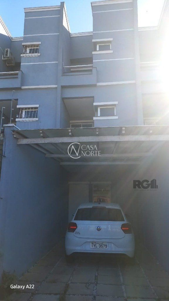 Sobrado à venda com 3 quartos, 234m², 3 suítes, 2 vagas, Rua Irma Teresilda Steffen no bairro Mário Quintana em Porto Alegre