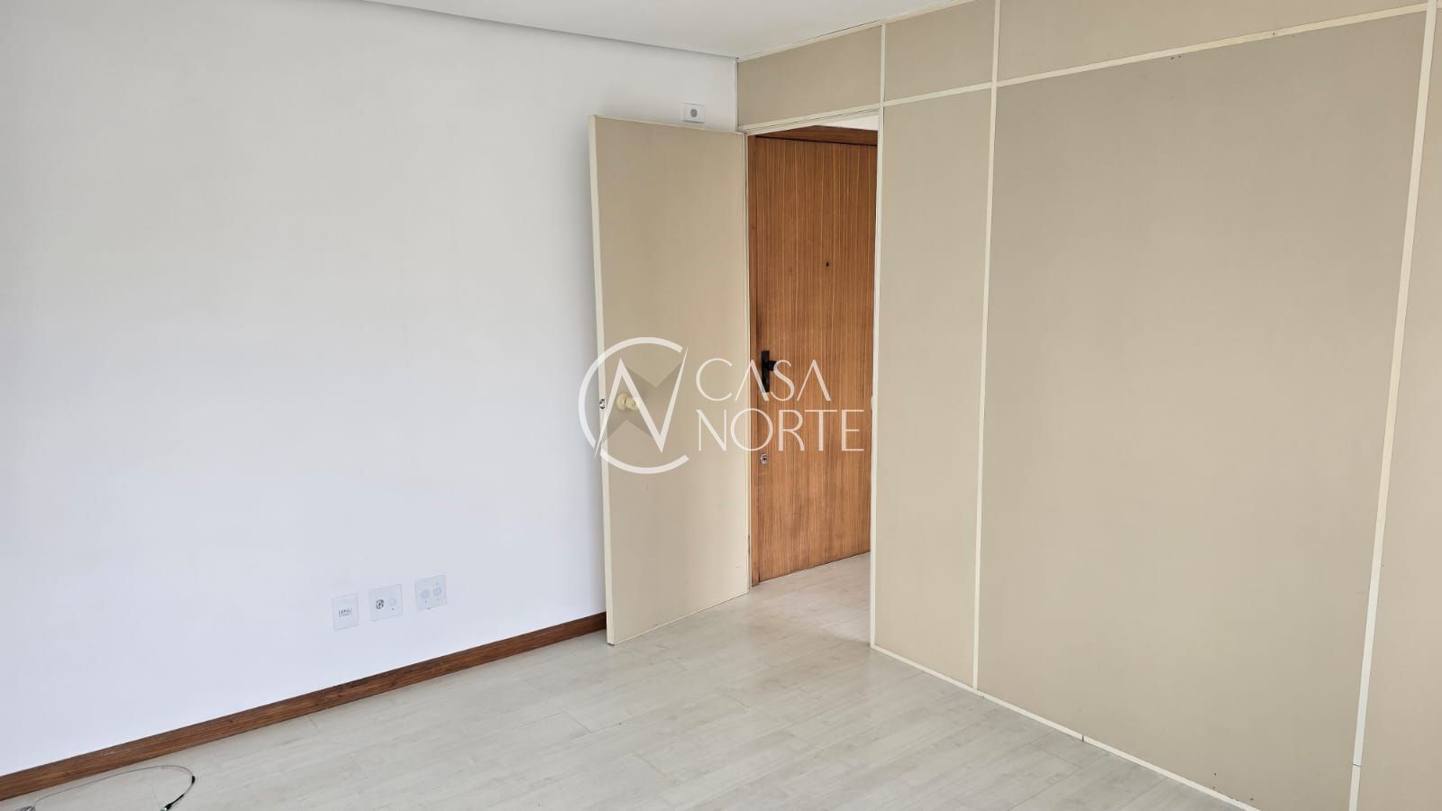 Sala Comercial à venda com 1 quarto, 27m², Rua José de Alencar no bairro Menino Deus em Porto Alegre