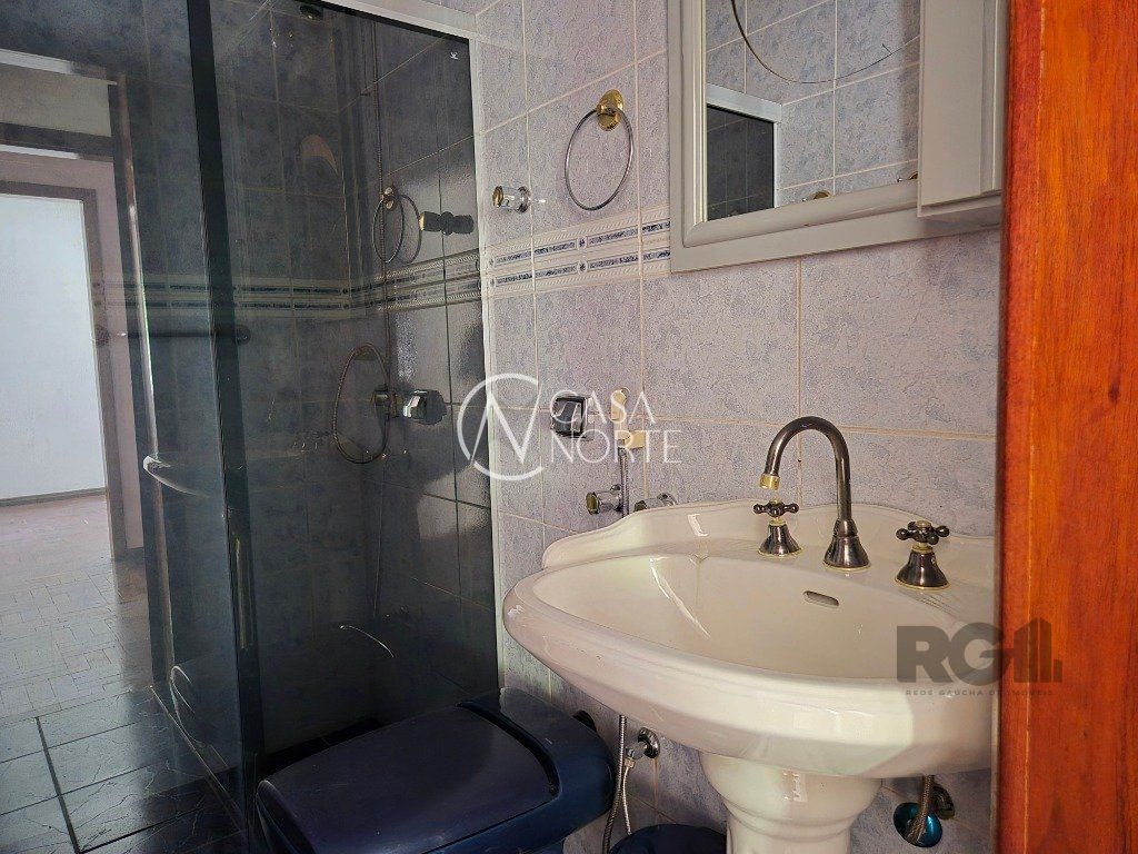 Apartamento à venda com 3 quartos, 84m², 1 suíte, 1 vaga, Rua Peri Machado no bairro Menino Deus em Porto Alegre