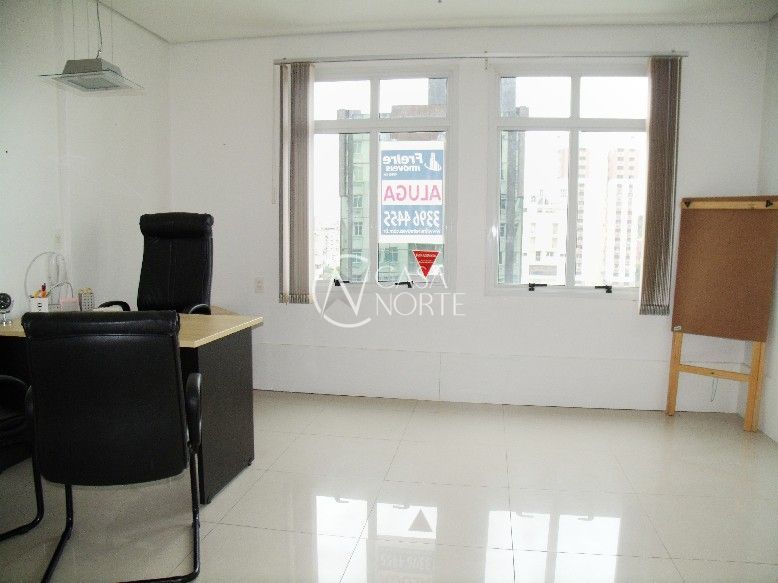 Sala Comercial à venda com 1 quarto, 32m², 1 vaga, Avenida Getúlio Vargas no bairro Menino Deus em Porto Alegre