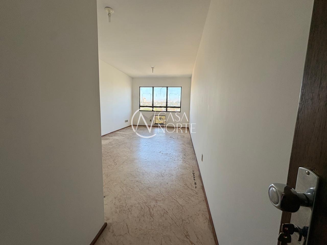 Sala Comercial à venda com 1 quarto, 30m², Avenida Andaraí no bairro Passo da Areia em Porto Alegre