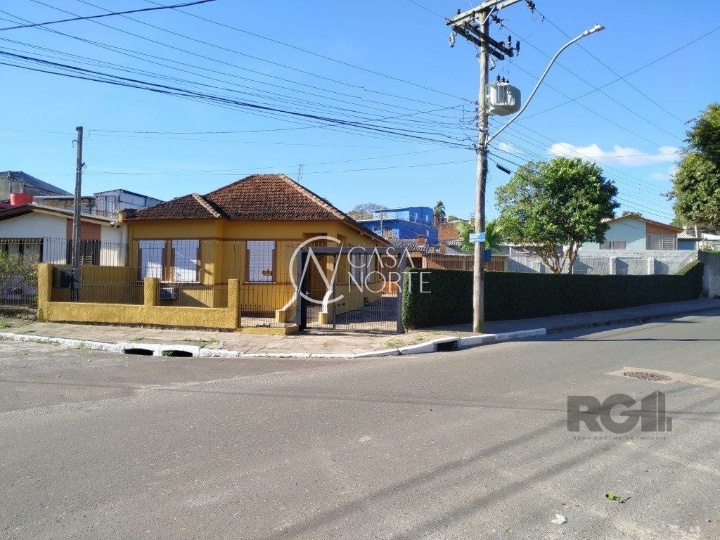 Casa à venda com 3 quartos, 143m², 2 vagas, Rua Amália Figueiroa no bairro Partenon em Porto Alegre