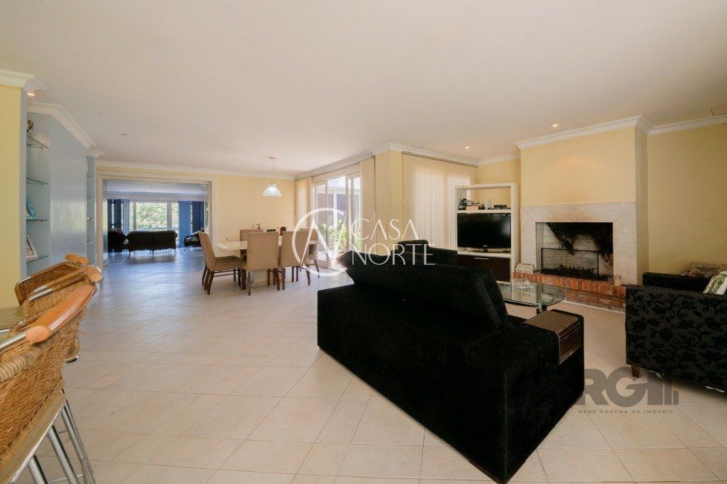 Casa à venda com 4 quartos, 350m², 4 suítes, 3 vagas, Rua Professor Ulisses Cabral no bairro Chácara das Pedras em Porto Alegre