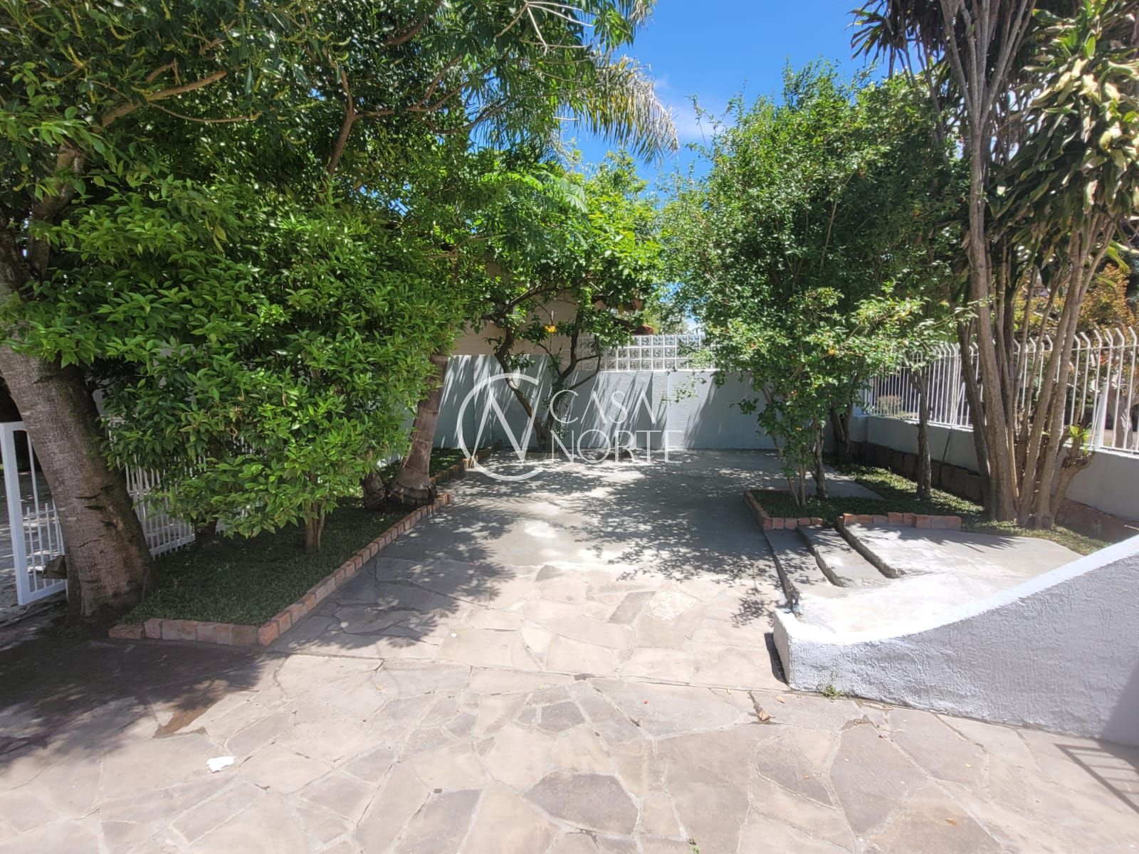 Casa à venda com 3 quartos, 291m², 1 suíte, 8 vagas, Rua Pasteur no bairro Ipanema em Porto Alegre