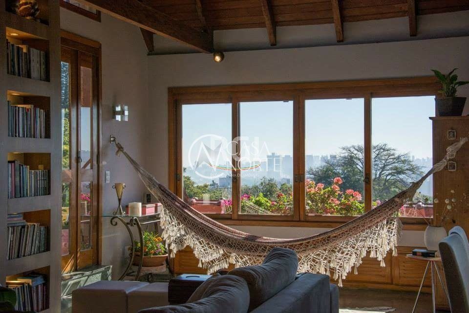 Casa de Condomínio à venda com 3 quartos, 381m², 1 suíte, 2 vagas, Rua Silveiro no bairro Menino Deus em Porto Alegre