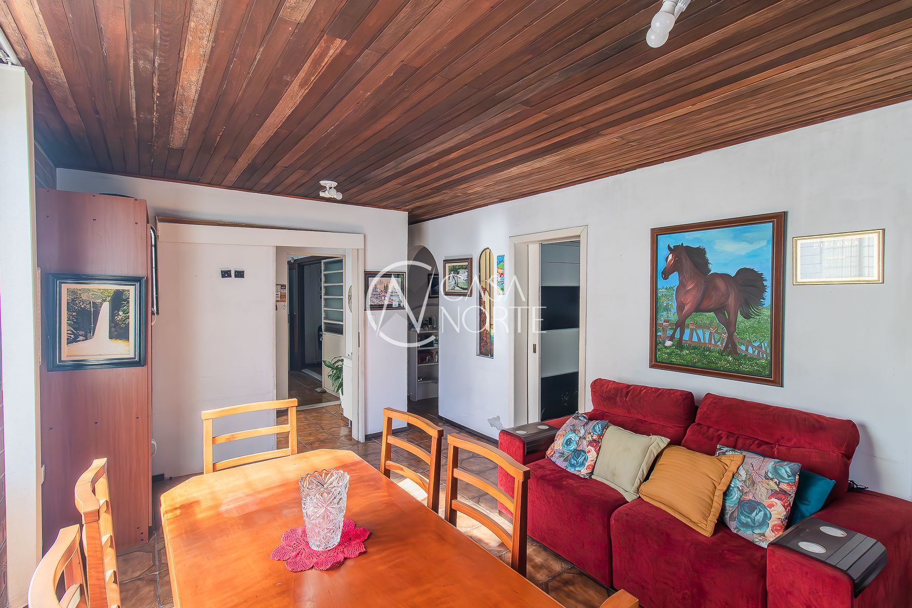 Casa à venda com 3 quartos, 170m², 2 suítes, 5 vagas, Rua Dona Zulmira no bairro Cavalhada em Porto Alegre