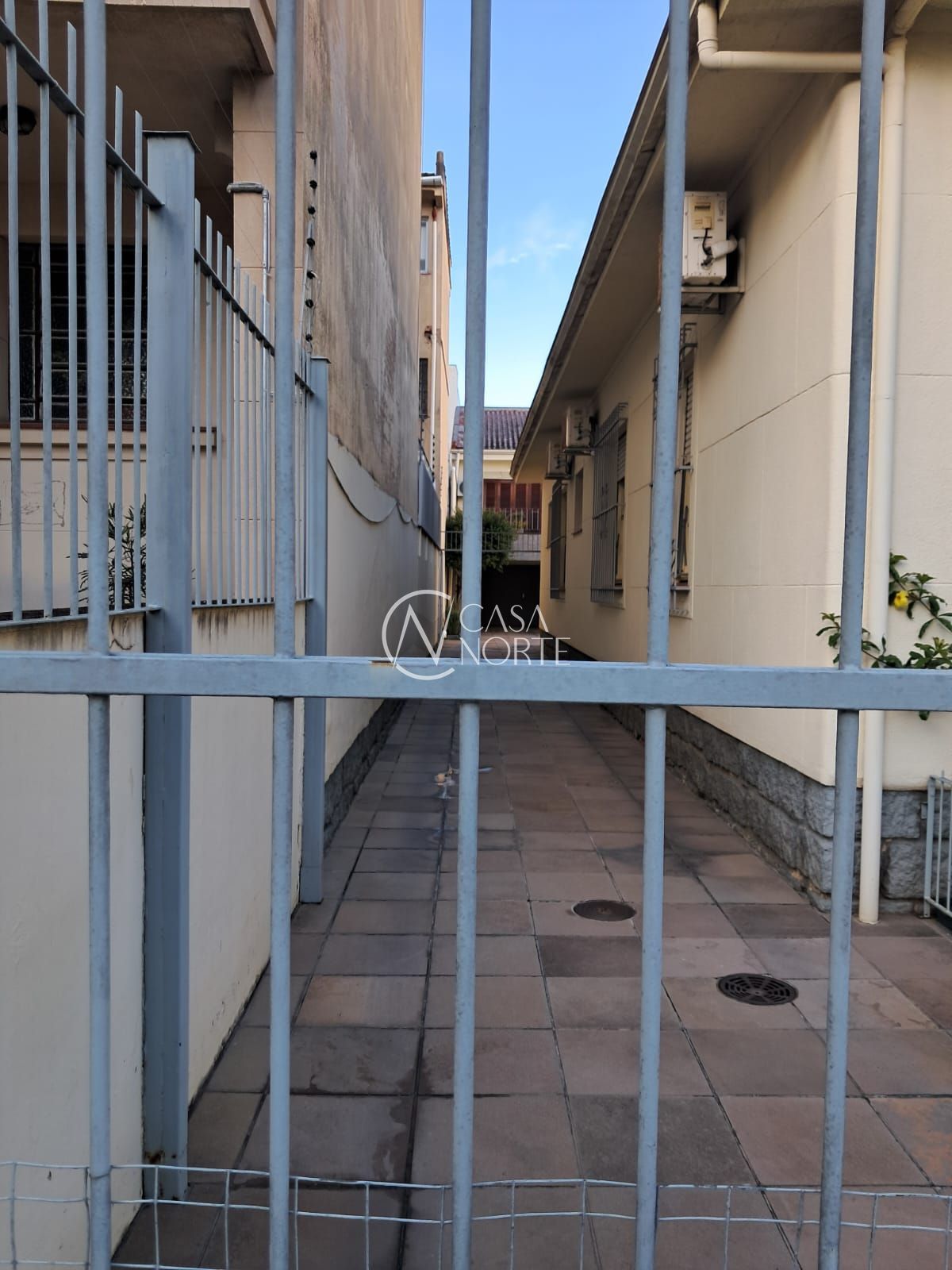 Casa à venda com 3 quartos, 123m², 1 suíte, 3 vagas, Avenida Bastian no bairro Menino Deus em Porto Alegre