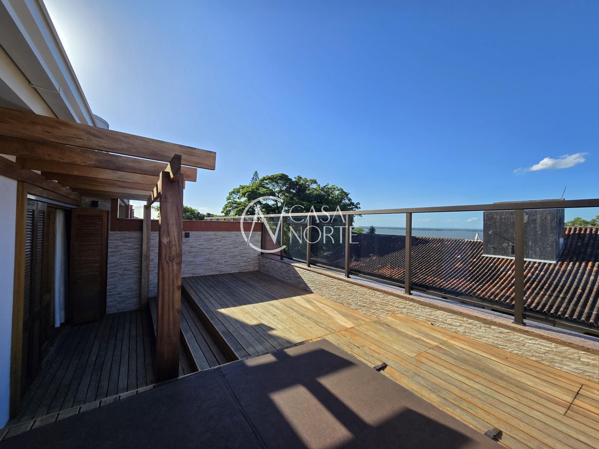 Casa de Condomínio à venda com 4 quartos, 299m², 2 suítes, 3 vagas, Avenida Taquary no bairro Cristal em Porto Alegre