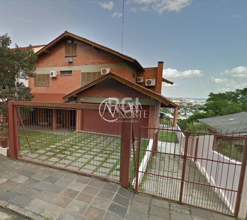 Casa à venda com 3 quartos, 430m², 1 suíte, 2 vagas, Rua Altos da Amapa no bairro Vila Nova em Porto Alegre