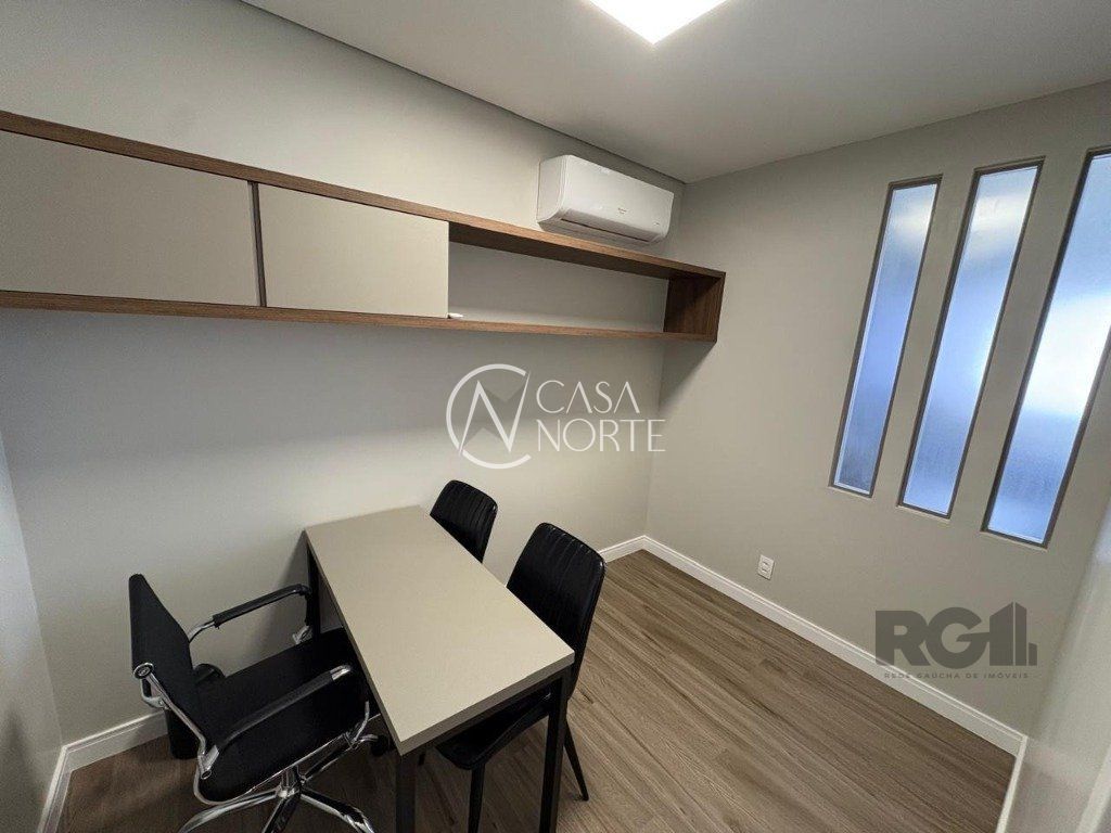 Sala Comercial à venda , 39m², 1 vaga, Avenida Luiz Manoel Gonzaga no bairro Três Figueiras em Porto Alegre