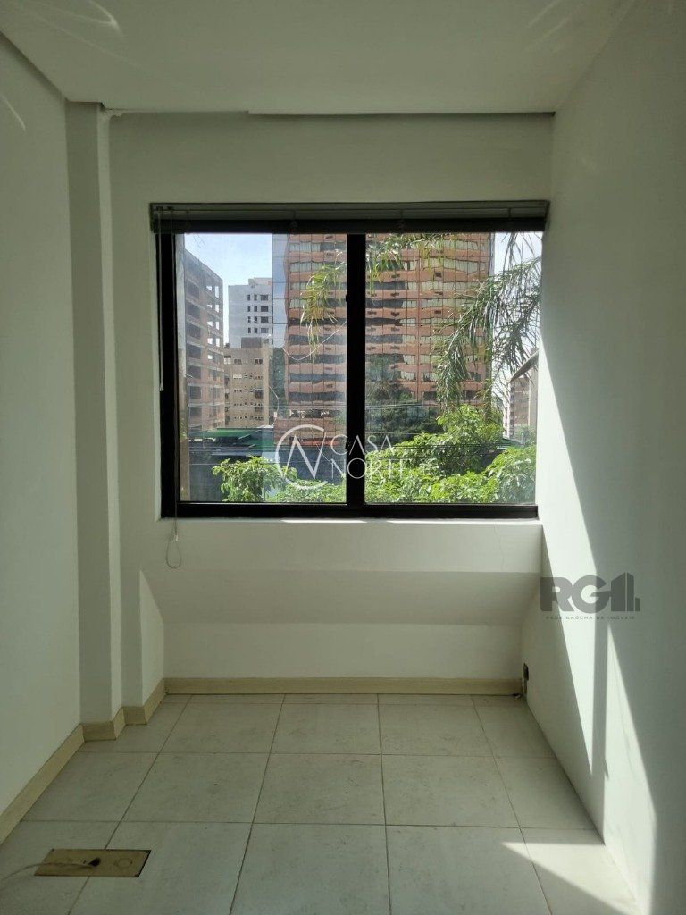 Sala Comercial à venda com 2 quartos, 40m², 1 vaga, Avenida Carlos Gomes no bairro Auxiliadora em Porto Alegre