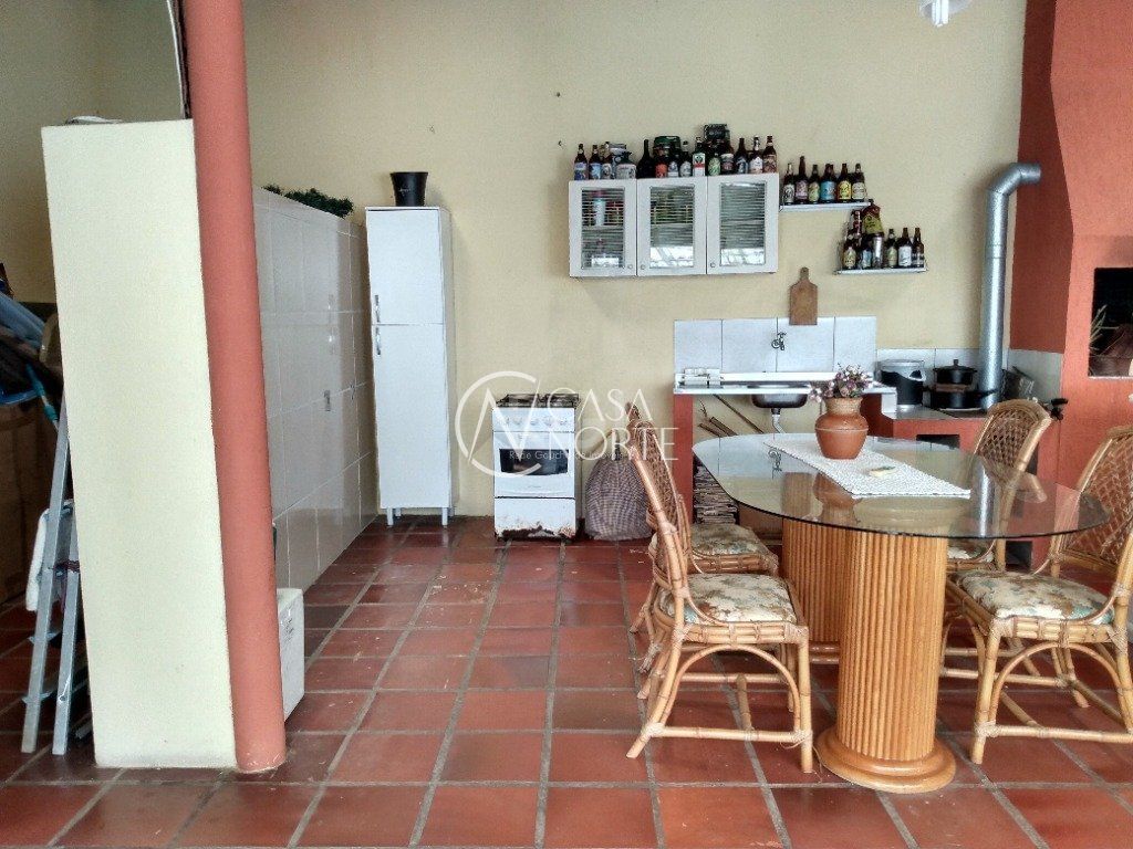 Casa à venda com 3 quartos, 200m², 2 vagas, Rua Comendador Castro no bairro Ipanema em Porto Alegre