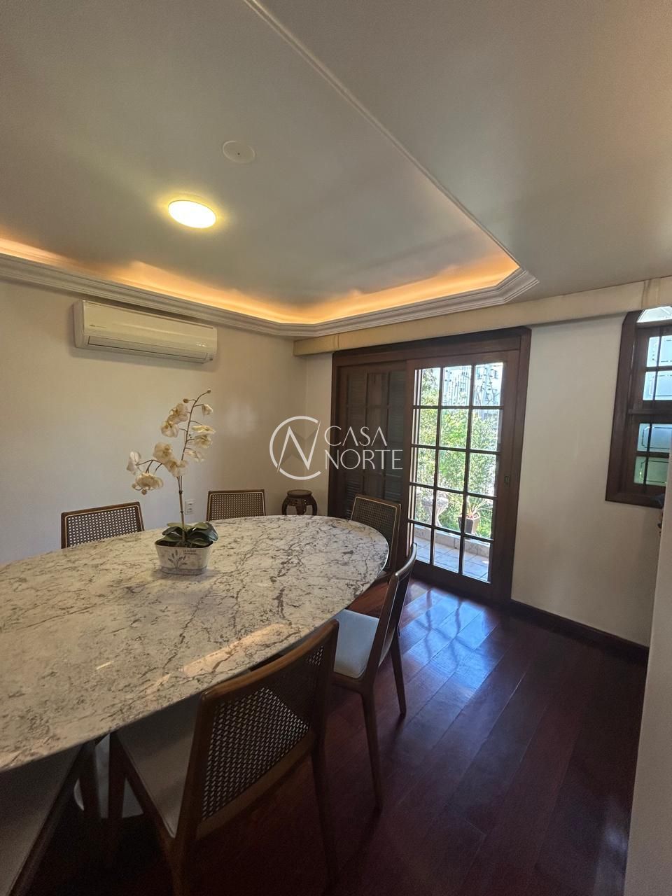 Casa à venda com 4 quartos, 297m², 2 suítes, 3 vagas, Rua Barbedo no bairro Menino Deus em Porto Alegre