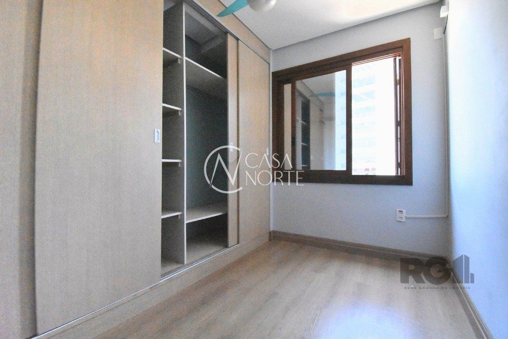 Apartamento à venda com 2 quartos, 76m², 2 vagas, Rua Professor Freitas e Castro no bairro Azenha em Porto Alegre