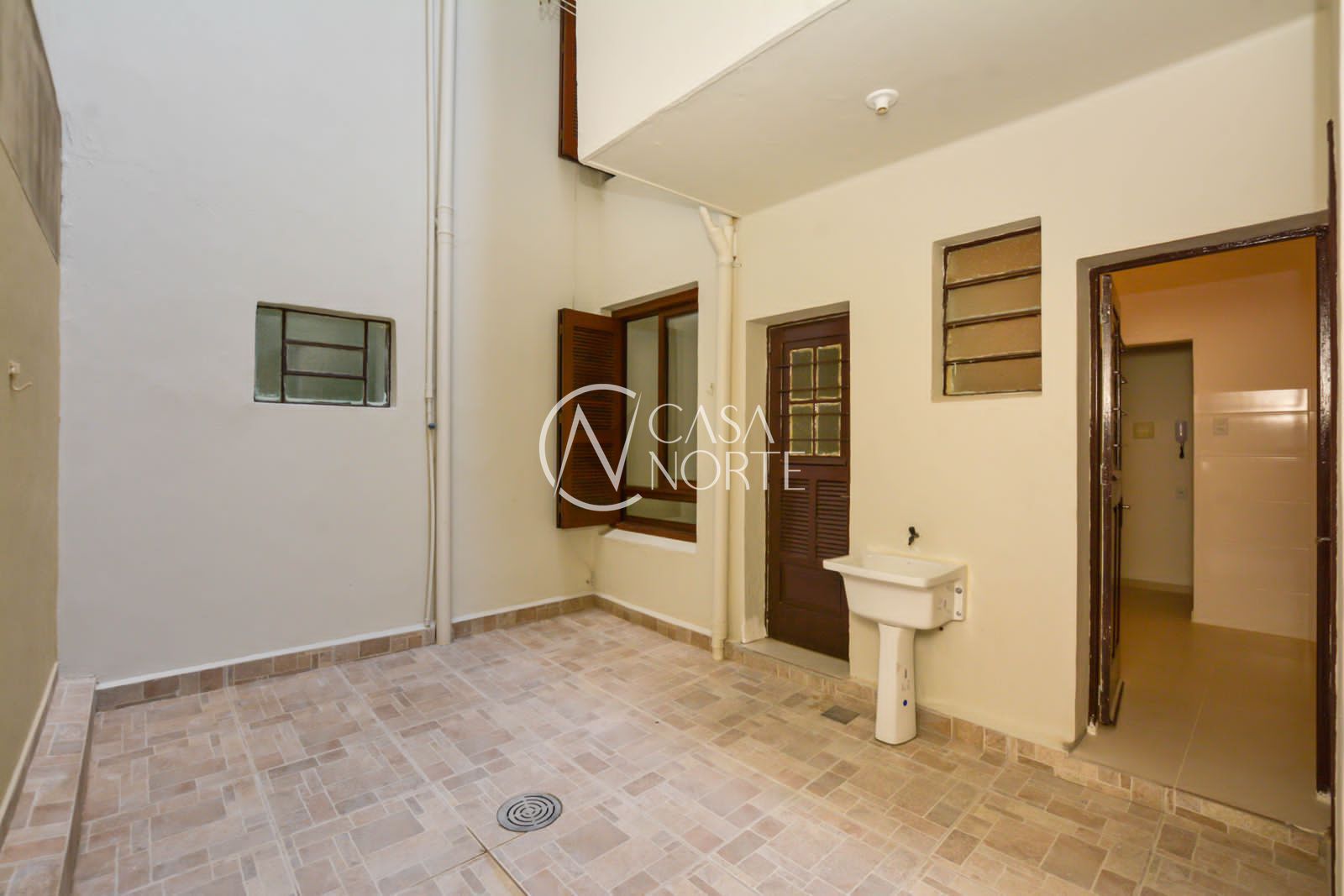 Apartamento Garden à venda com 2 quartos, 65m², Rua José de Alencar no bairro Menino Deus em Porto Alegre