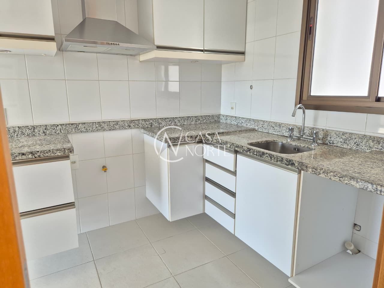 Apartamento à venda com 3 quartos, 86m², 1 suíte, 2 vagas, Rua Gonçalves Dias no bairro Menino Deus em Porto Alegre