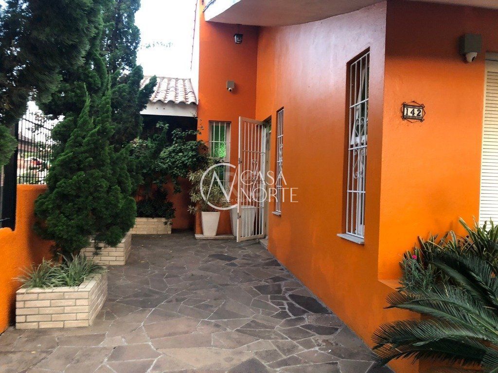 Casa à venda com 3 quartos, 240m², 3 suítes, 4 vagas, Rua Pedro Boticario no bairro Glória em Porto Alegre