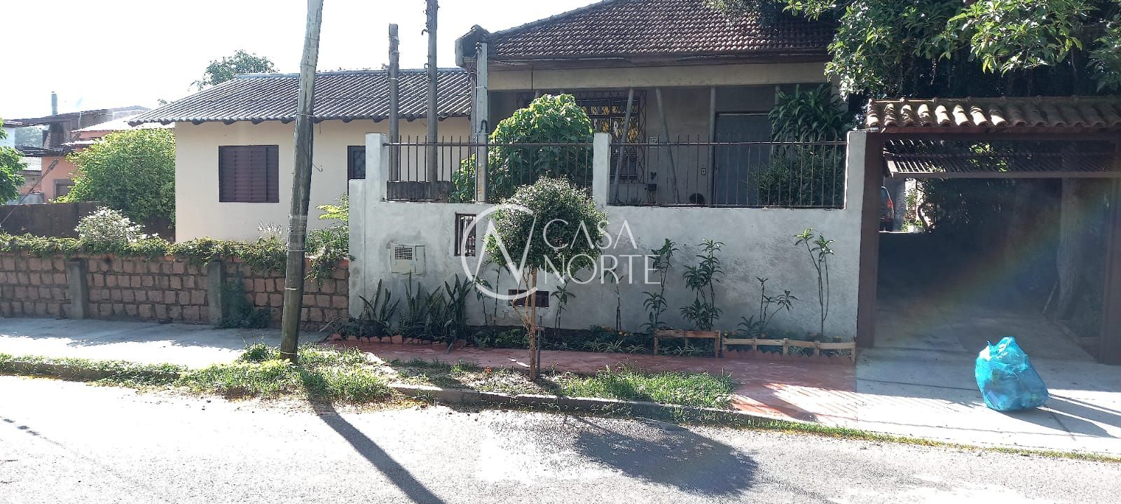 Terreno à venda  com 300m², Rua Ângelo Barboza no bairro Cavalhada em Porto Alegre