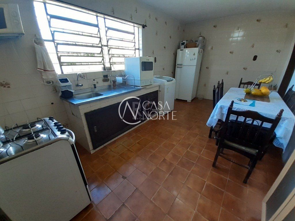 Casa à venda com 4 quartos, 185m², 1 suíte, 2 vagas, Rua Guadalajara no bairro Jardim Sabará em Porto Alegre
