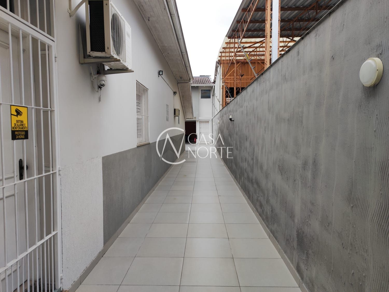 Casa à venda com 4 quartos, 371m², 4 vagas, Rua General Caldwell no bairro Menino Deus em Porto Alegre