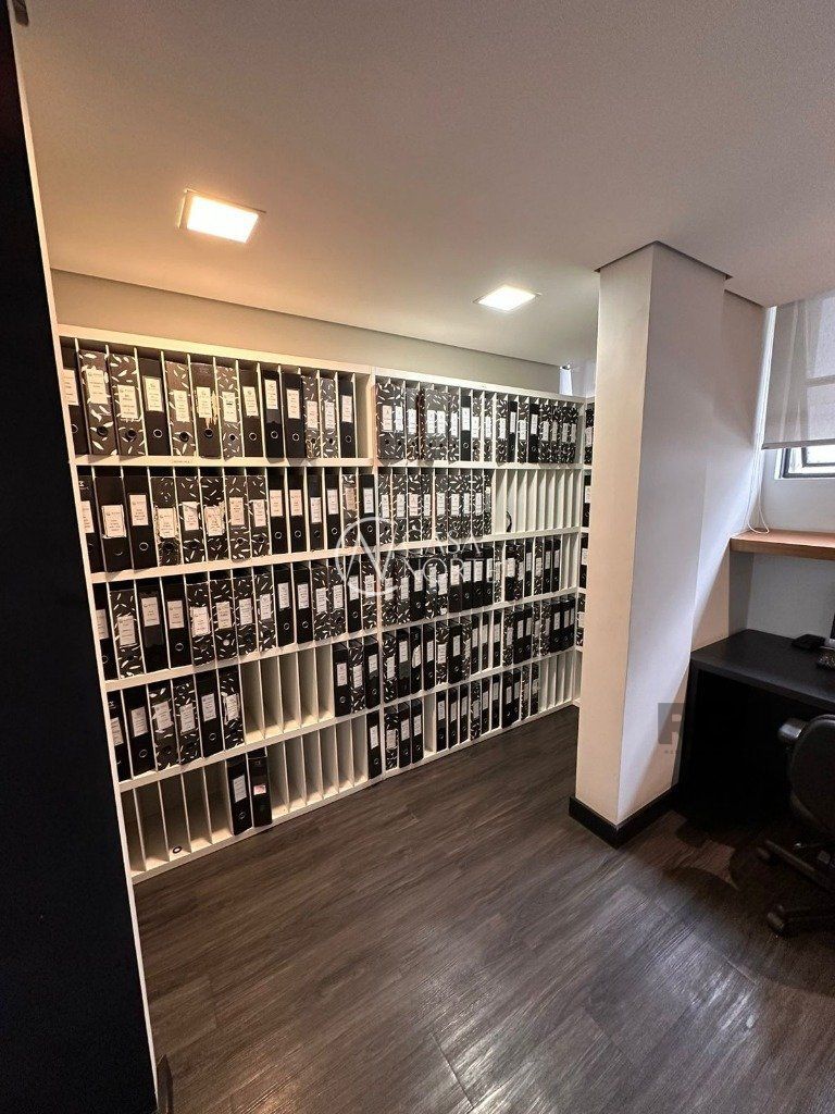 Sala Comercial à venda , 227m², 2 vagas, Rua Coronel André Belo no bairro Menino Deus em Porto Alegre