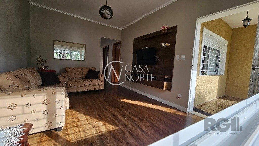 Casa à venda com 3 quartos, 155m², 2 vagas, Rua Coelho da Costa no bairro Nonoai em Porto Alegre